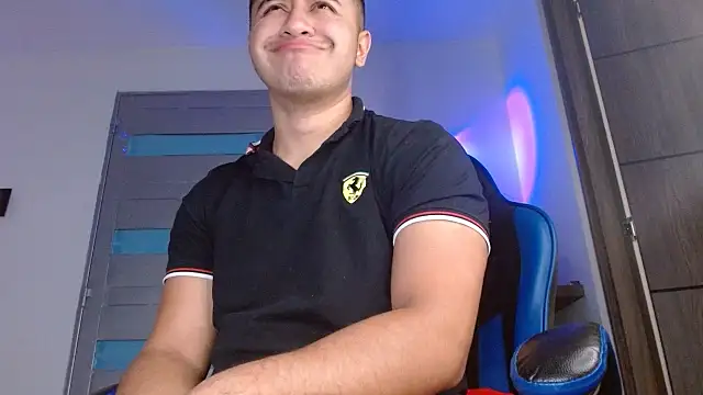 Chat XXX en directo de SexyBoy-Bigclit