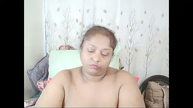 Indiantasha Adlı Modelin Canlı XXX Sohbeti