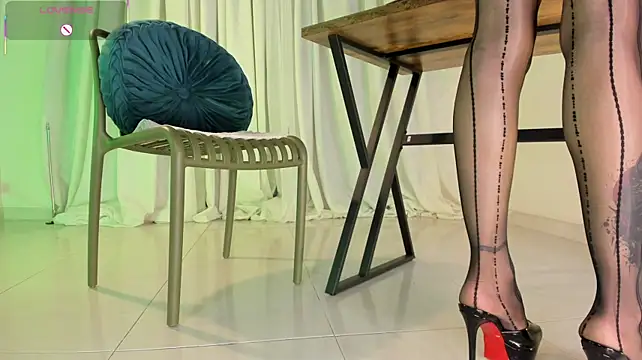 XXX chat uživo modela ArchieCollins