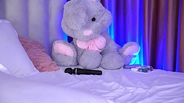 AishaSins - Pleasuring myself😈