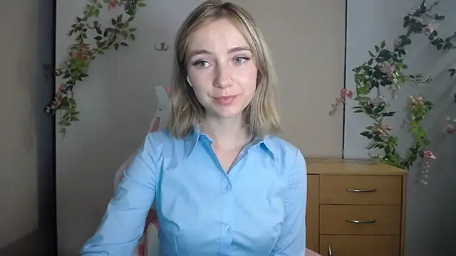 LuciaYoung's Live XXX Chat