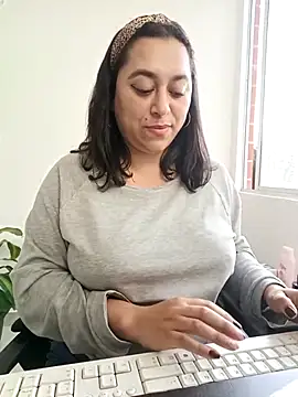 Queen_Yess' Live XXX Chat