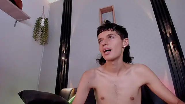 Rick_x_ Adlı Modelin Canlı XXX Sohbeti
