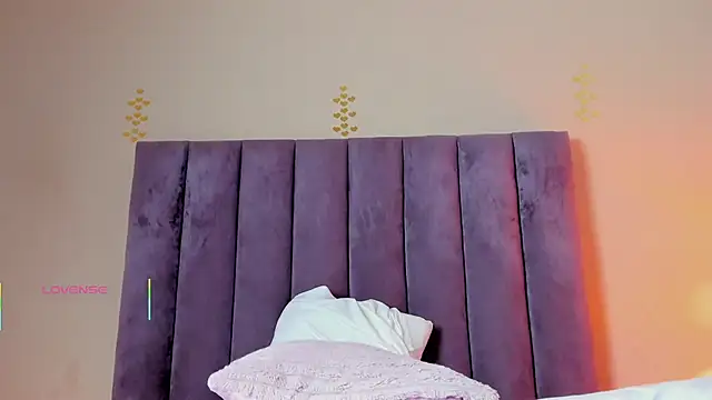 EmmaHearts_'s Live XXX Chat