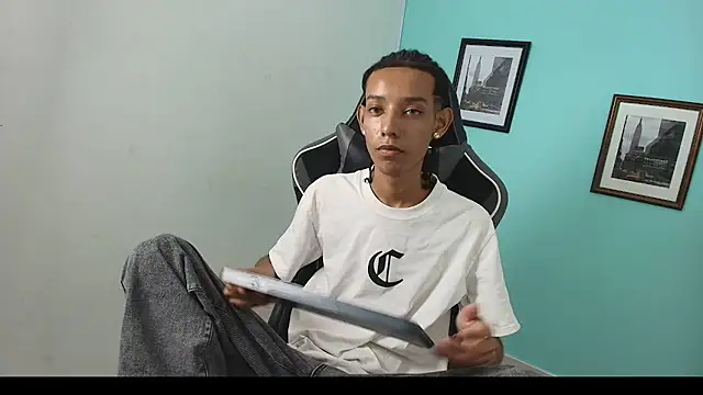 Drake_cum23 élő XXX-chatje