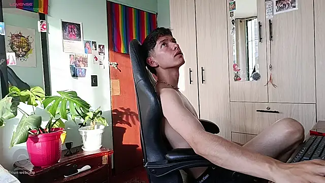 צ'אט XXX בשידור חי של heyy_noah11