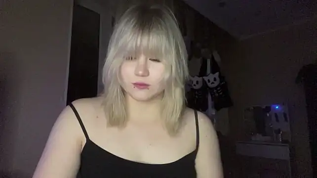 HelloKinki Live XXX-Chat
