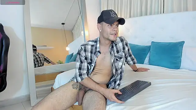 Lycan____ Live XXX Chat