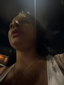 Chat +18 de Elara_Luxe ao vivo