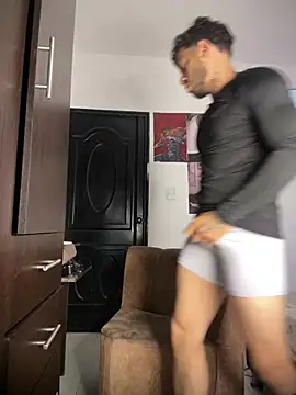 Chat +18 de Enzomoretti__ ao vivo