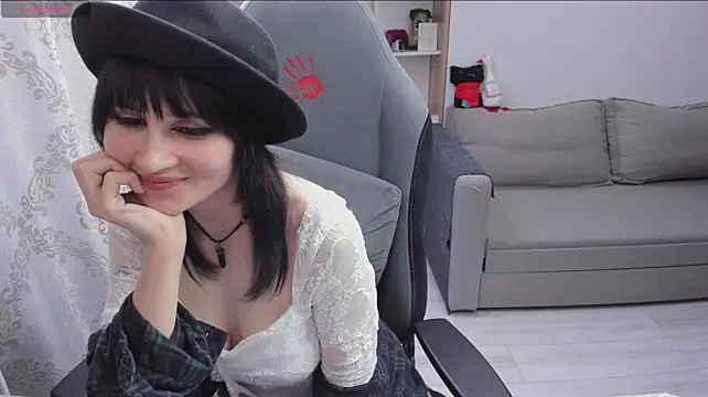 MistyDark's Live XXX Chat