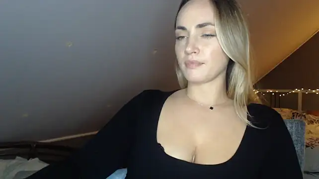 ScarlettSensitive's Live XXX Chat