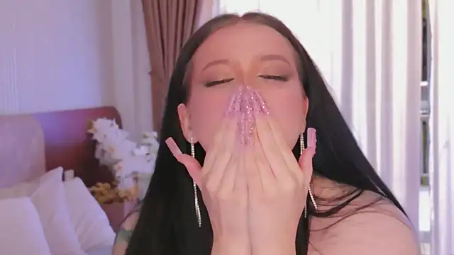 UR_MADDY_ONLINE - naked boobs