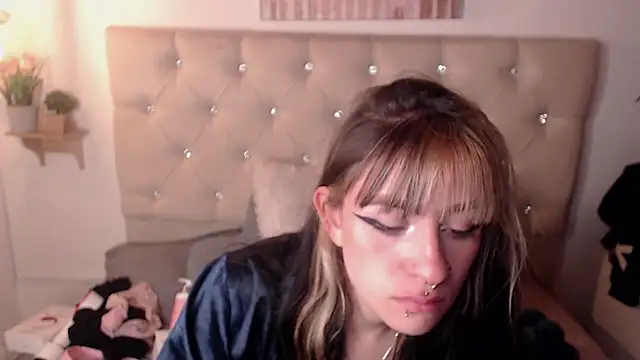 Melodyygirl_ - Suck dildo