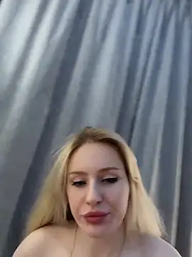 CaseyCumFace Adlı Modelin Canlı XXX Sohbeti