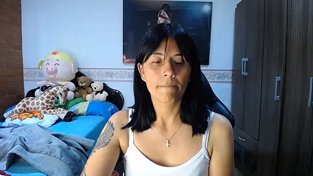 Sharoon_cheerry - Show ass and whip x 3