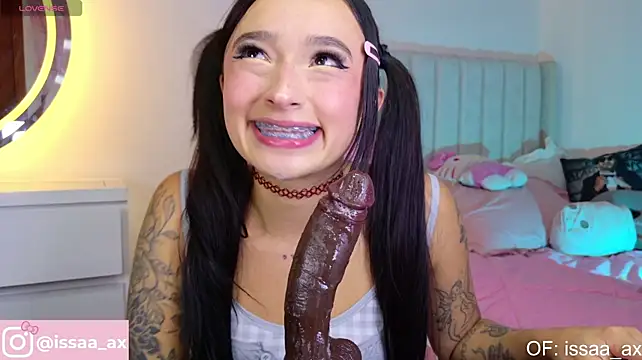 צ'אט XXX בשידור חי של issa_dolly