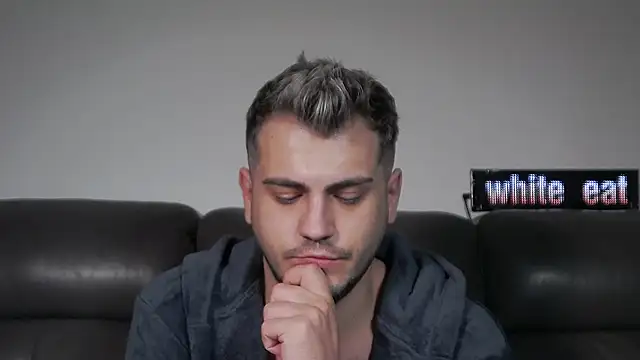 XXX chat uživo modela CrazyDom1