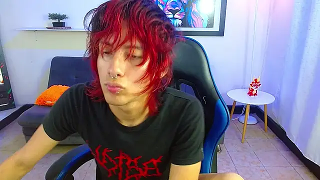 adriaan_18 XXX чат на живо