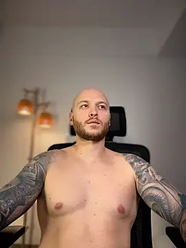 AdamMeyer_10 Live XXX-chat