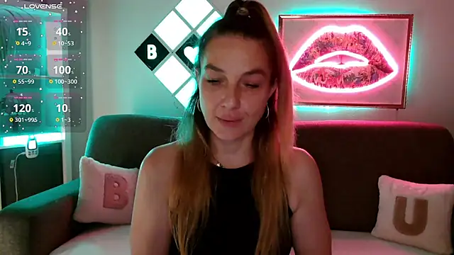 BellaXundXUwe Adlı Modelin Canlı XXX Sohbeti