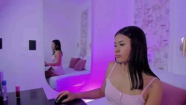 laura_chips' Live XXX Chat