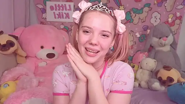 PrincessLittleKiki - flash tits