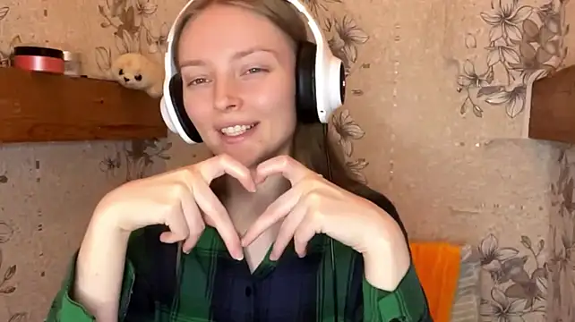 EmyMiu - Sexy eye contact