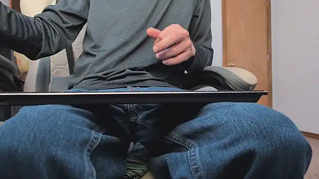 Opondestre00420's Live XXX Chat