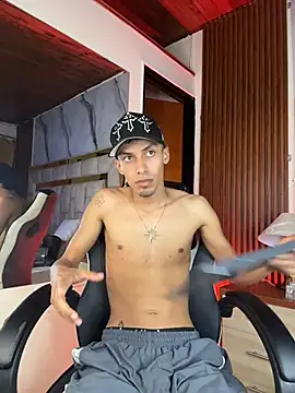XXX chat uživo modela MateoMontalvo