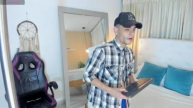 Lycan____'s Live XXX Chat