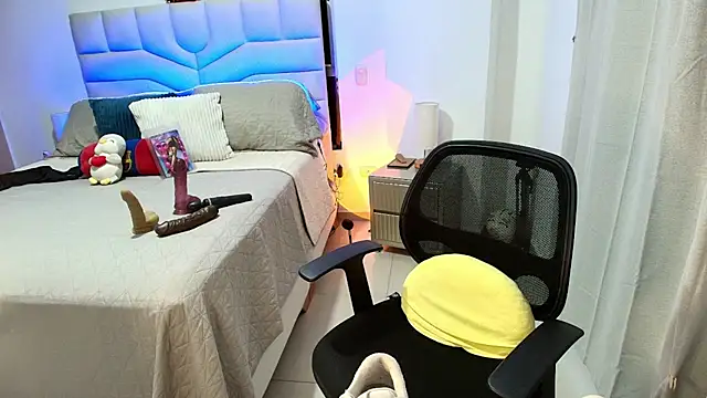 Naty_Stone - My ass is craving for some fingers too