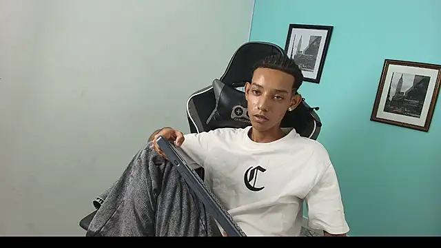 Drake_cum23 লাইভ XXX চ্যাট