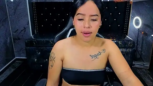 Lore18_b live XXX chat