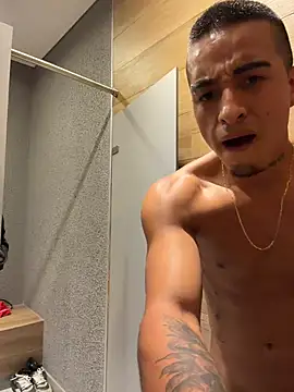 willclayy Adlı Modelin Canlı XXX Sohbeti