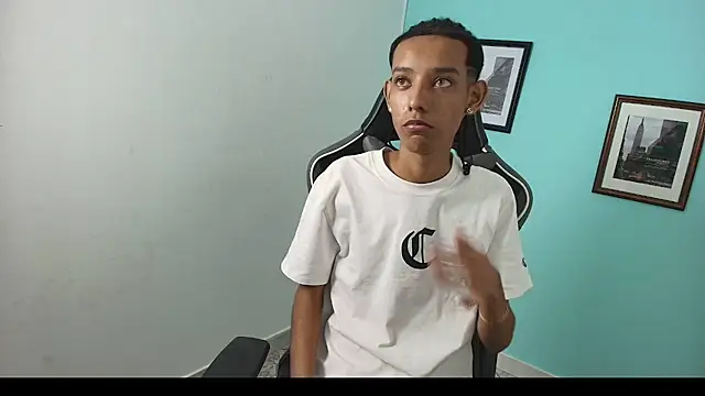 Drake_cum23 élő XXX-chatje