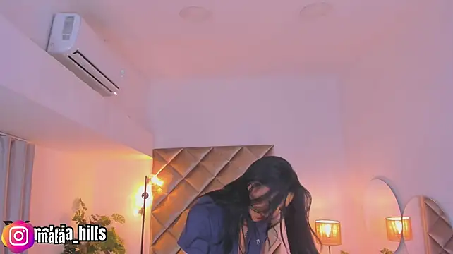 Malaia_hills - ⭐ALL NAKED + OIL TITS⭐