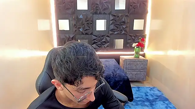 ElanGiraldo Adlı Modelin Canlı XXX Sohbeti