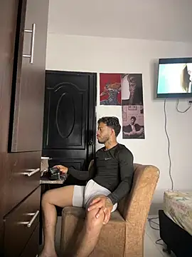 XXX chat uživo modela Enzomoretti__