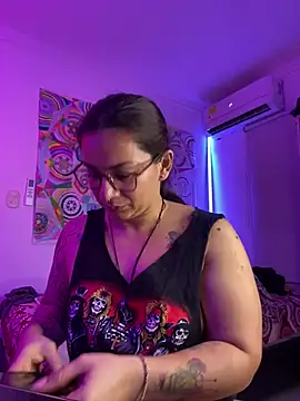 Amarantha_666 - flash boobs