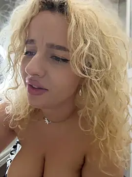 CurlyDaisy Adlı Modelin Canlı XXX Sohbeti