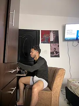 Enzomoretti__ live XXX chat