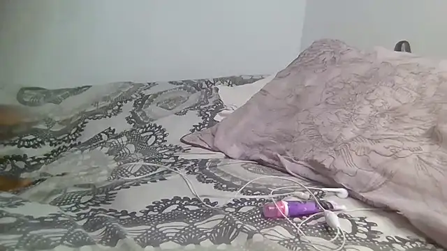 Wet__bunny_'s Live XXX Chat