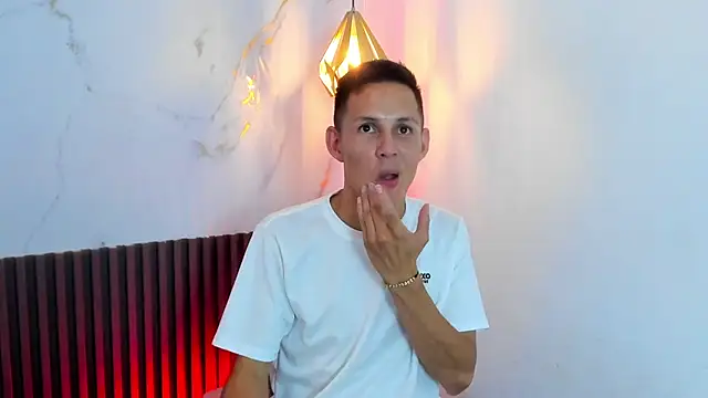 IzanArias Adlı Modelin Canlı XXX Sohbeti