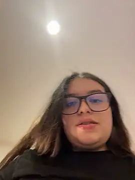 AphrillのライブXXXチャット