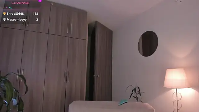 Holly_velvett – Naživo XXX chat