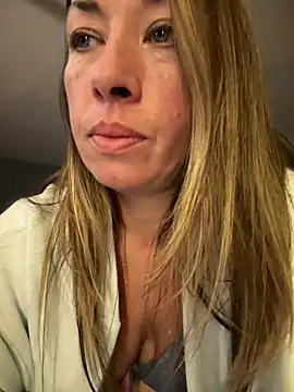 Chat XXX ao vivo de MiraKisss