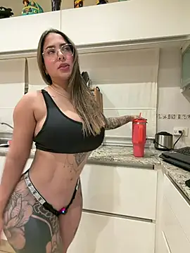 Maferalvarexxx - Spread and slaps my butt
