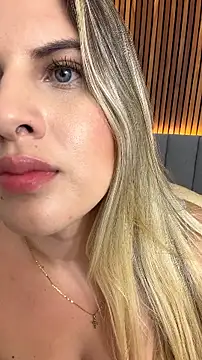 Chat XXX en directo de EmiilyAdams_