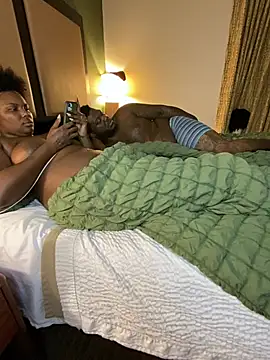 XXX chat uživo modela Tattedupdek